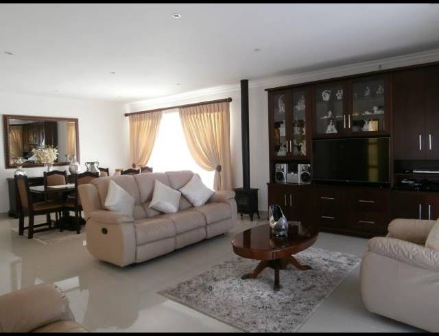 3 BEDROOM HOUSE FOR SALE IN OAKDENE